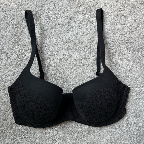 Black bra by Victoria’s Secret - Picture 8 of 12